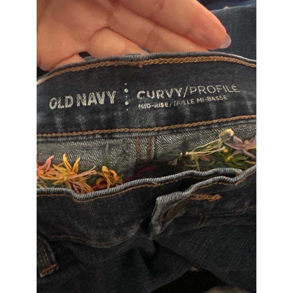 OLD NAVY | Woman's Embroidered Curvy/Profile Mid-Rise Denim Jeans, Size 6 - Picture 4 of 5
